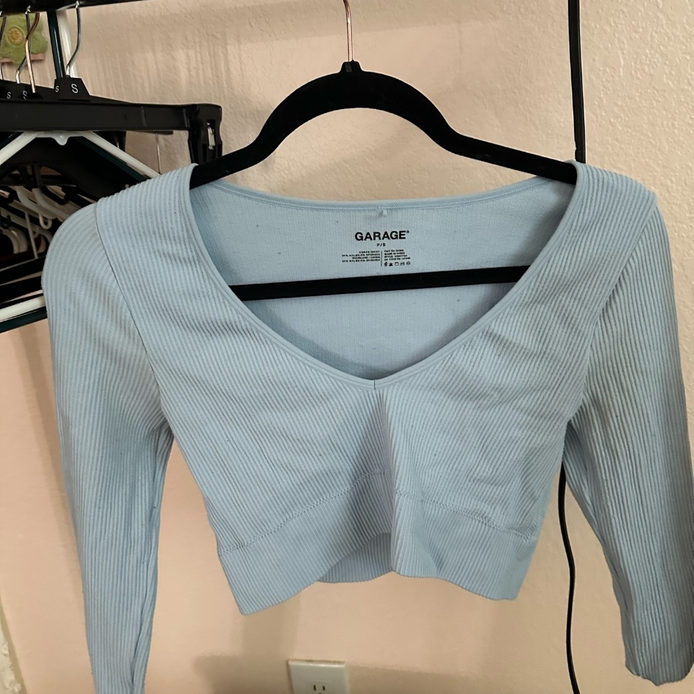 Ribbed cropped long sleeve shirt